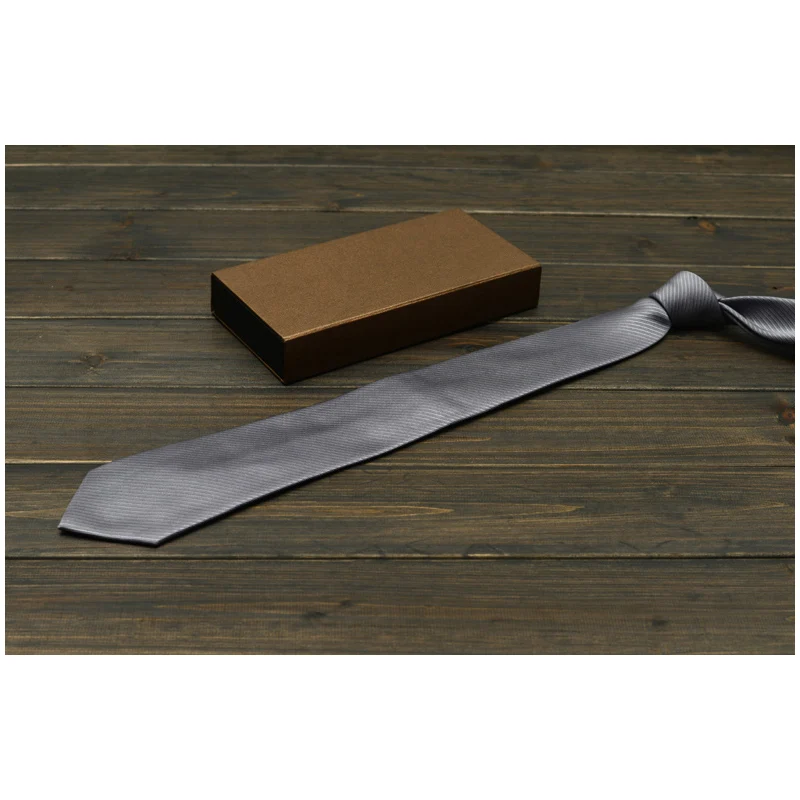 

New designer Fashion Brand 2019 Tie For Men Slim 8CM Casual Solid Color Business Wedding Groom Party Men Ties Grey Gift Box