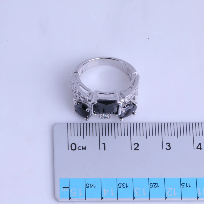 Любовный монолог черного цвета с имитацией оникса и белого фианита серебряное