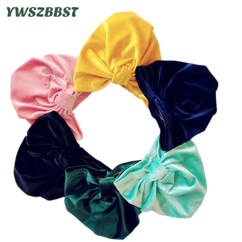 

Новая осенне-зимняя бархатная детская шапочка, одноцветная теплая шапка с бантом для мальчиков и девочек, детская шапка