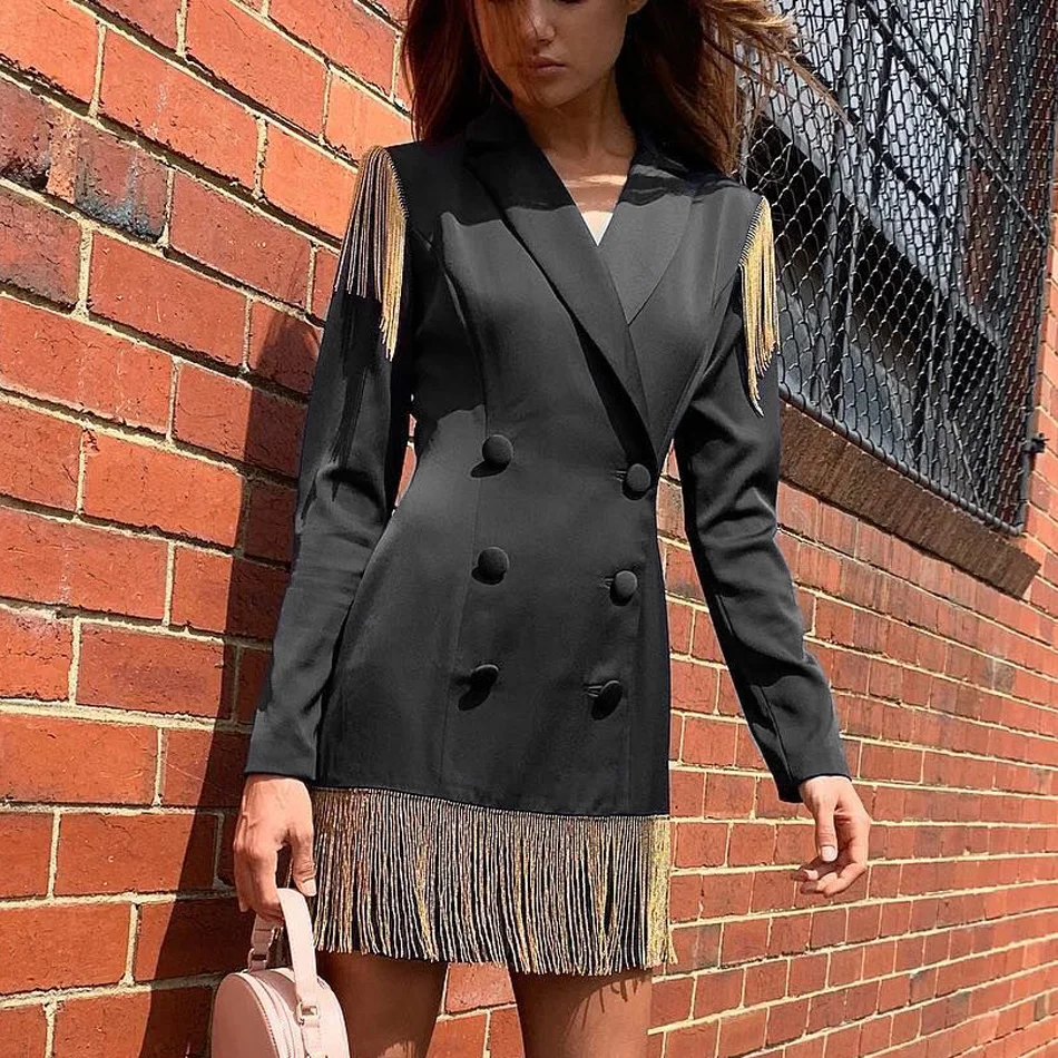 Нарядное платье-блейзер с кисточками и золотыми металлическими цепочками