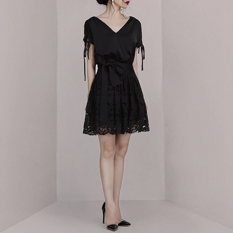 Мини-платье Черное на шнуровке с V-образным вырезом и коротким рукавом | Женская