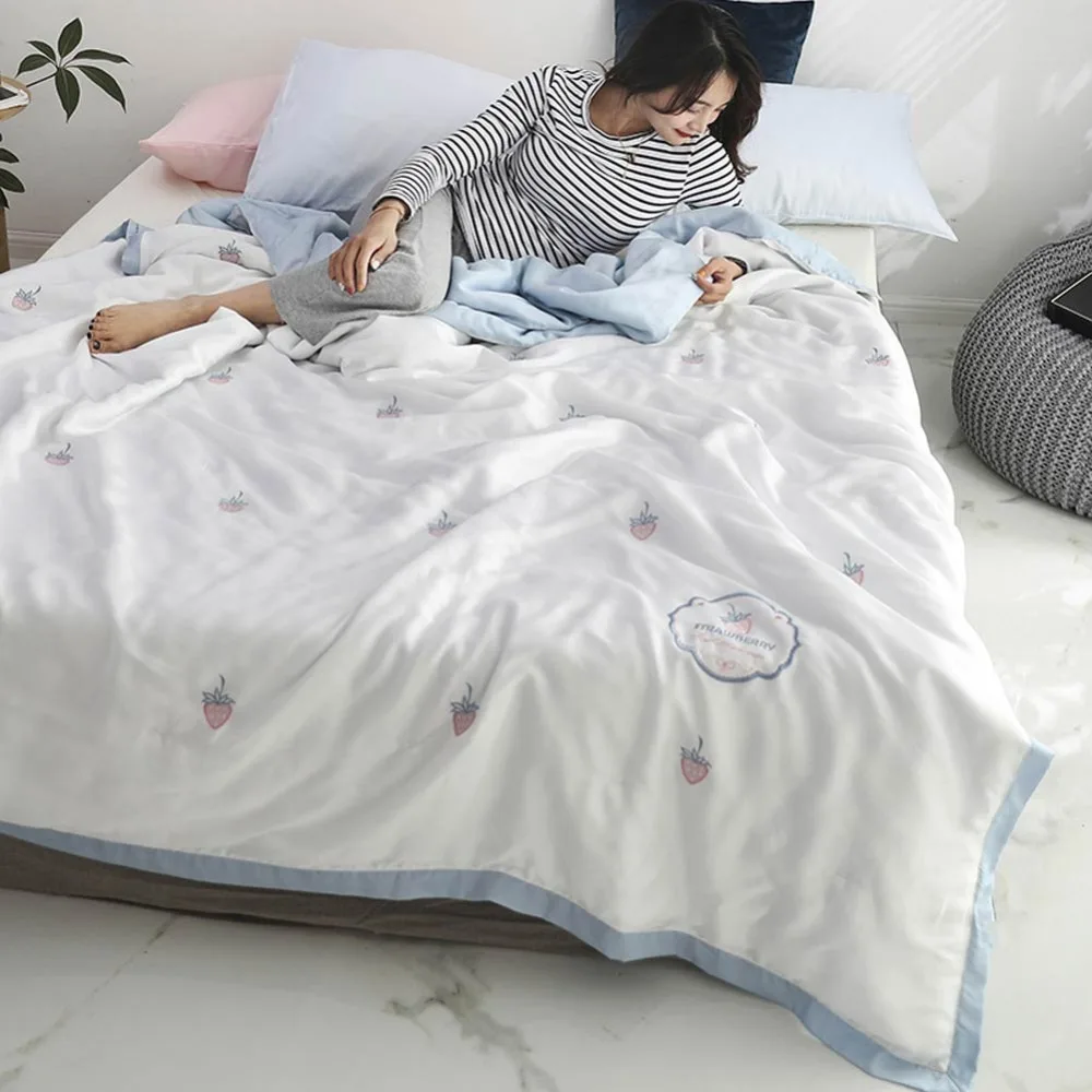 2019 Strawberry Pink White Air-condition Embroidery Comforter Thin Summer Quilt Artificial Silk Fabric Polyester Queen Size | Одеяла