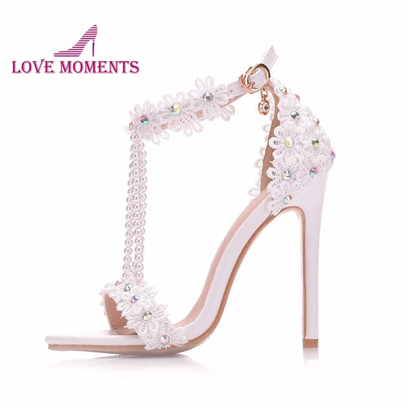 Милые белые кружевные свадебные туфли для невесты Летние модельные босоножки с