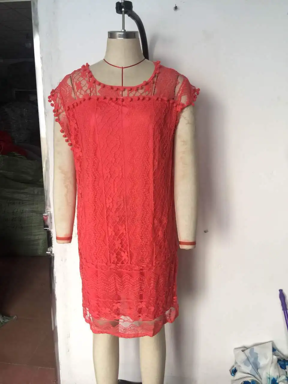 Женское короткое пляжное платье с кисточками Черное и белое кружевное мини для