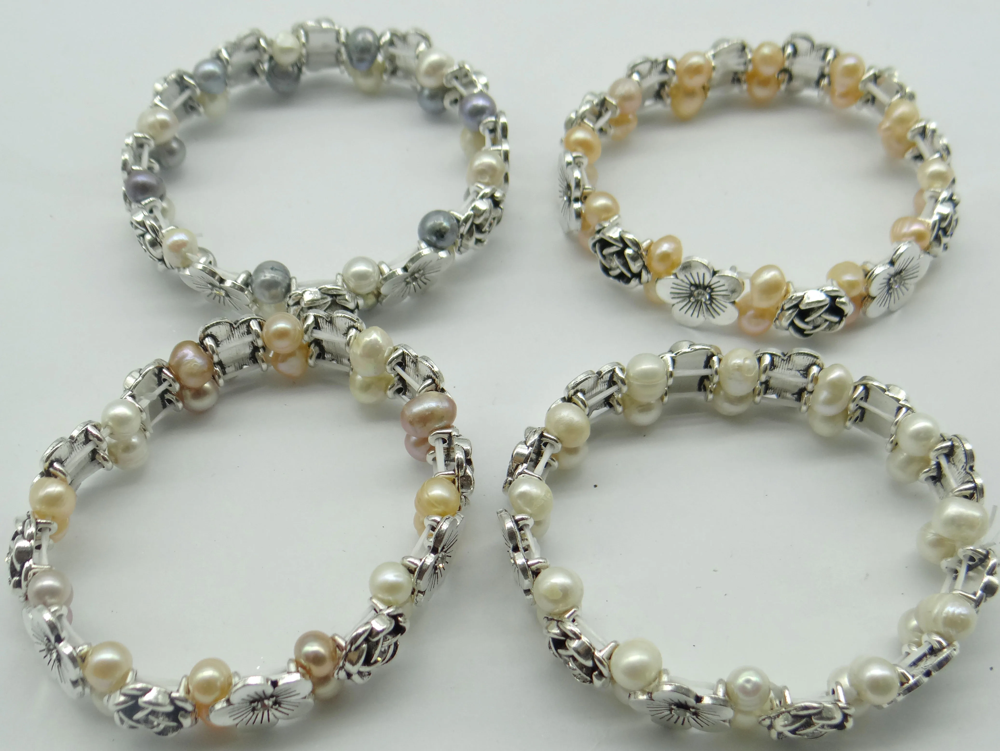 Женский браслет с натуральным жемчугом белый ручной работы из пресноводного