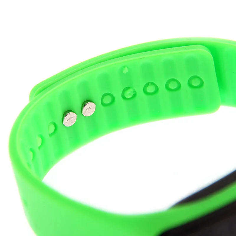 2017 светодиодные спортивные силиконовые часы с цифровым дисплеем кварцевые