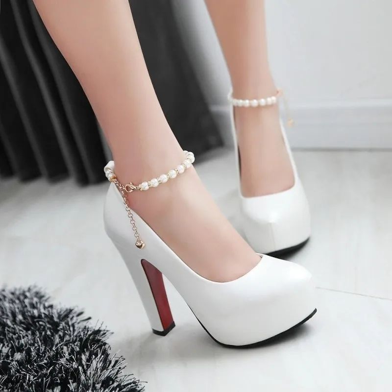 белые туфли на толстом каблуке на свадьбу. туфли женские на каблуке свадебные. мэри джейн туфли белые женские. туфли на квадратном каблуке. свадебные туфли на толстом каблуке.