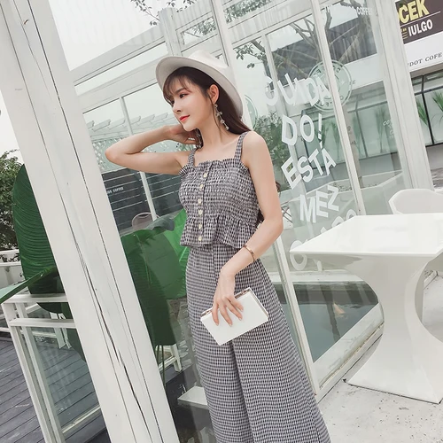 Комплект из 2 предметов: шорты без рукавов и бретелек с высокой талией| |