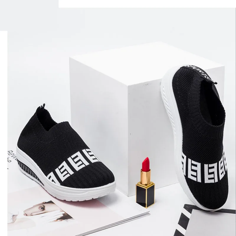 Женские кроссовки; летняя модная стрейчевая ткань; вязаные носки; Новая дышащая Толстая нижняя часть одежды; женская повседневная обувь; кроссовки