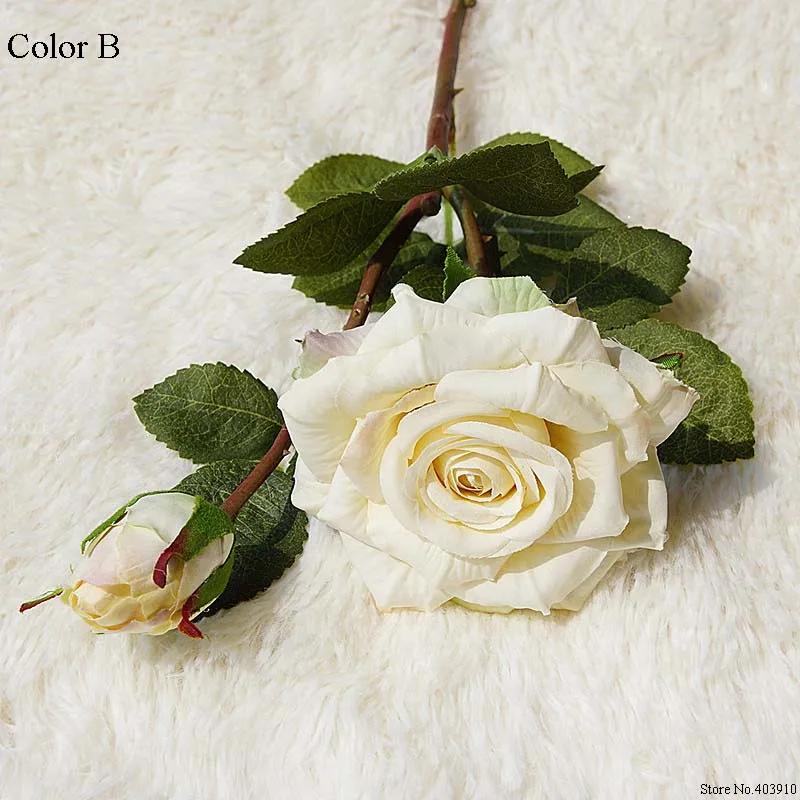 

Искусственные розы из шелка