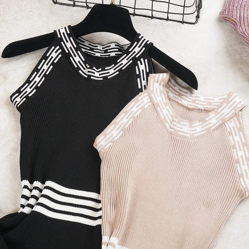 Женское длинное трикотажное платье на бретельках облегающее без рукавов модель