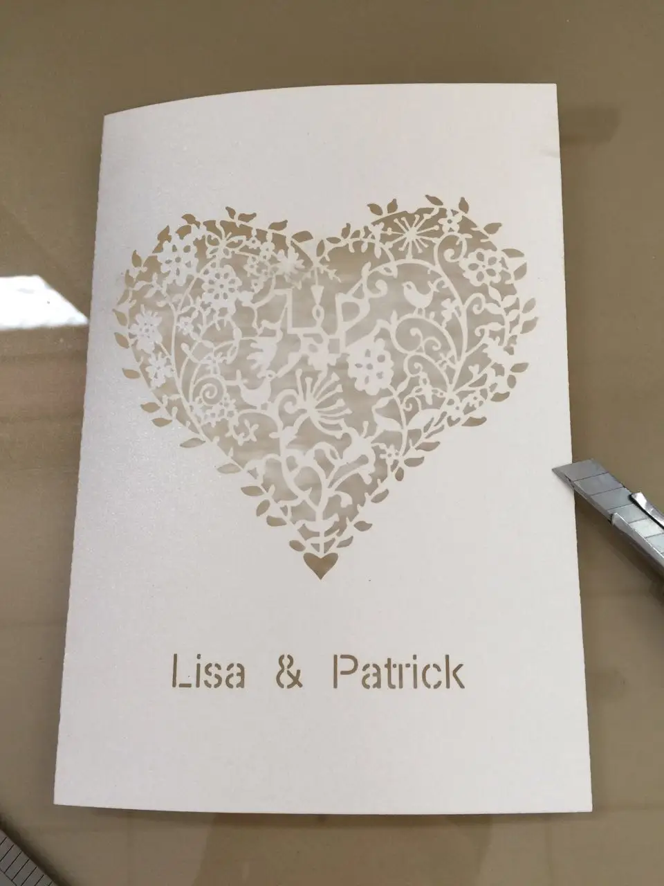 Free Shipping 30pcs/lot Heart Shaped Laser Cut Wedding Invitation Card with 21 various colors for your choose greeting cards | Дом и сад