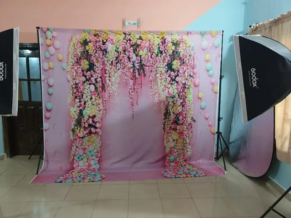 Розовый фон для свадебной фотосъемки с изображением свадебных цветов студийный