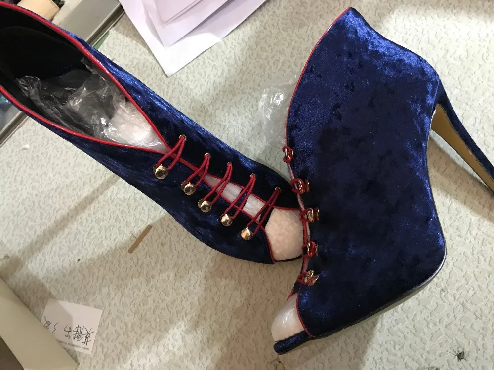 Женские ботинки на высоком каблуке синие бархатные с открытым носком черные
