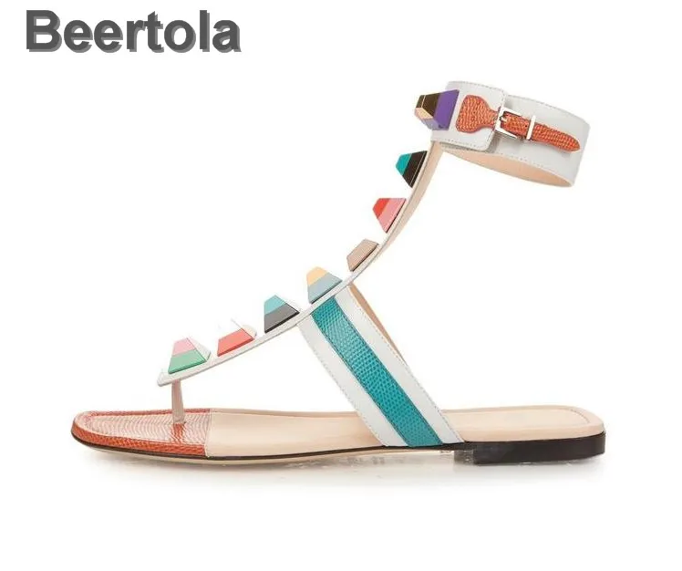 

Женские сандалии на плоской подошве, стильные сандалии-гладиаторы, цветные шлепанцы с заклепками, новые женские сандалии с квадратным кабл...