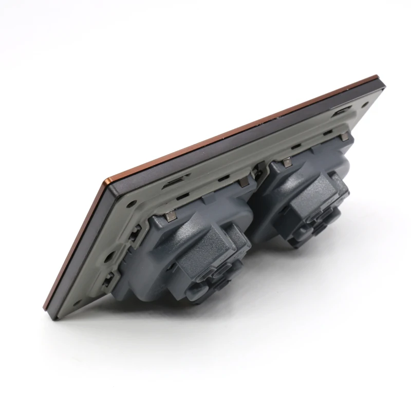 Новая настенная розетка с двумя родиевыми элементами | Электроника