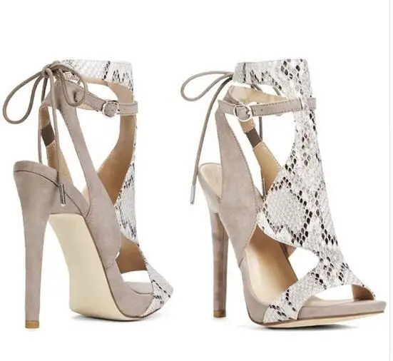 Новое поступление Лето синий черный змеиной Лоскутные босоножки на высоком