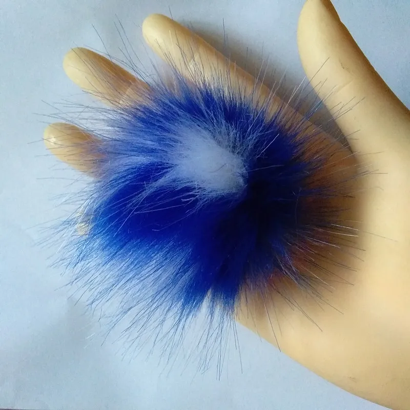 Blue White 12 шт./партия, новые модные милые разноцветные Помпоны из искусственного меха ручной работы, украшения с помпонами, аксессуары, подвеска на цепочке - Цвет: Blue White