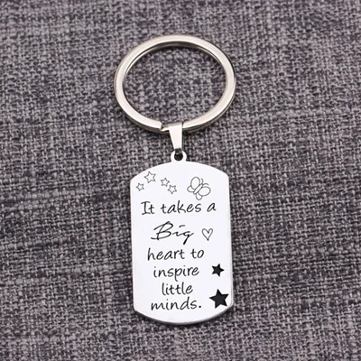 sliver Dog Tag День учителя брелок он принимает большое сердце, чтобы вдохновлять маленькие мысли сумка с подвесками браслеты с подвесками ювелирное изделие брелок для ключей подарок для преподавателей - Цвет: sliver