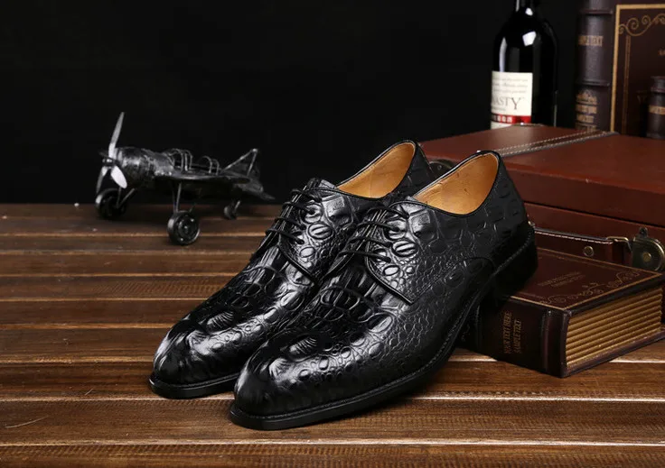 Туфли мужские из натуральной кожи с круглым носком и тиснением под крокодиловую