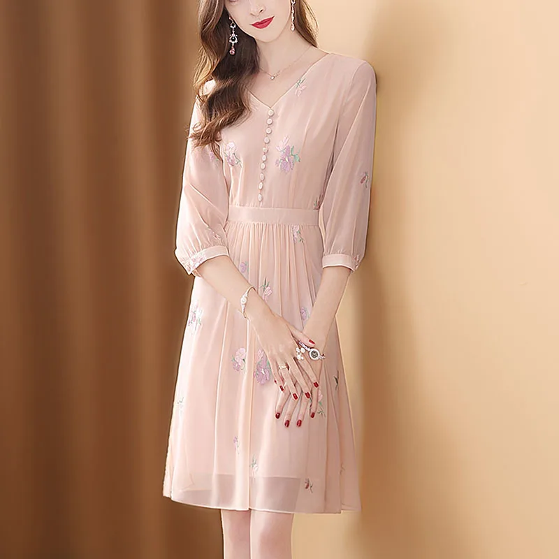 

Embroidery Chiffon Dresses 2019 New Fashion Elegant Temperament A-Line Women Dresses Summer Half Sleeve V-Neck Female Dresses