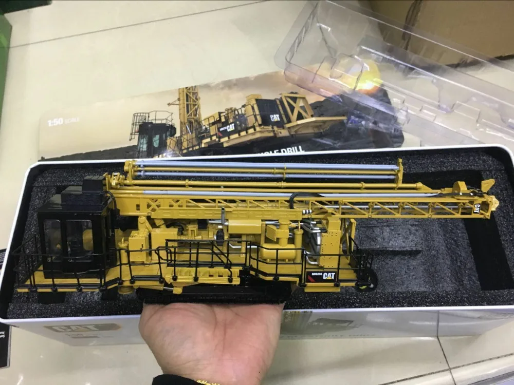 Гусеница Cat MD6250 роторная дрель-1:50 от бренд Diecast Masters DM85581