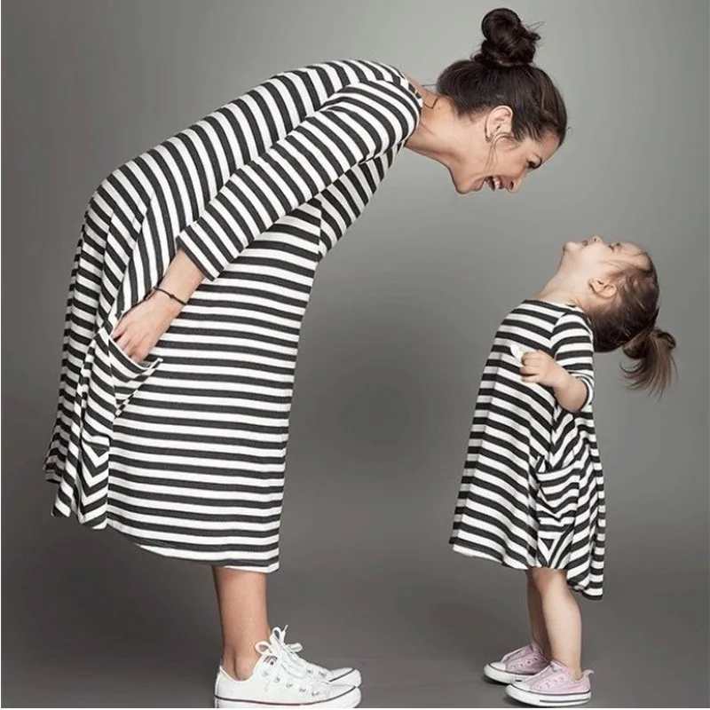 Family Matching Outfits 2018 Autumn mother and daughter dress Loose Black white stripes family look clothing | Мать и ребенок