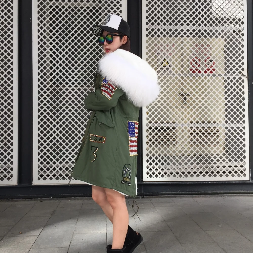 Рисунок 5 - Женская длинная парка с вышивкой