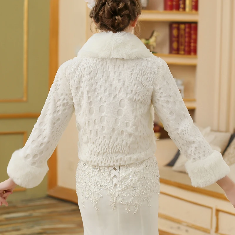 Женская зимняя шаль из искусственного меха Белая теплая Свадебная с длинным