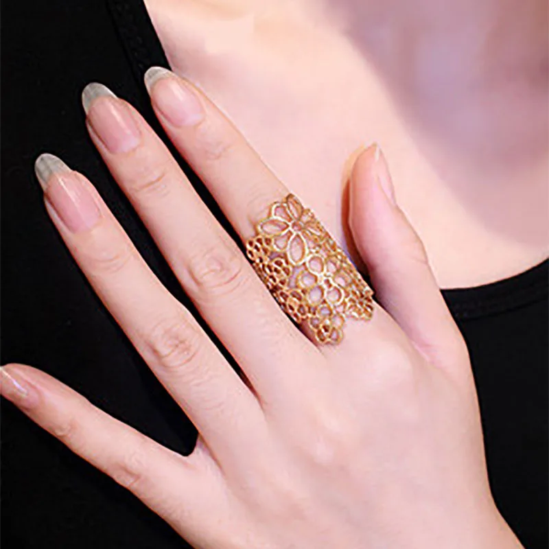 Модное кольцо с полым цветком черное золотое серебряное средней длины женская