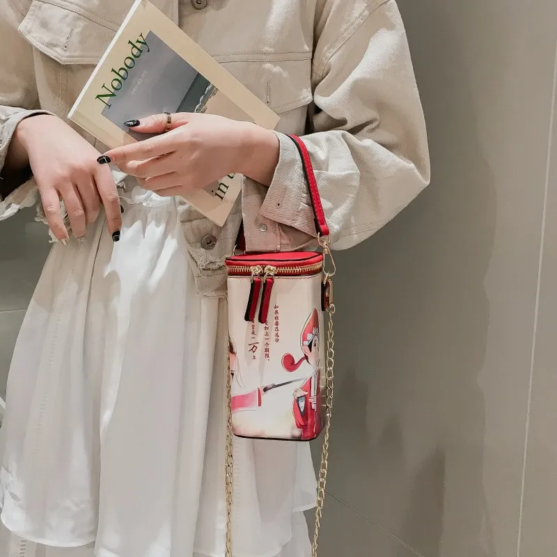 Женская сумка через плечо с металлическим замком маленькая квадратная клатч