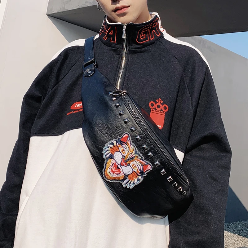 

Tidog Chinese wind character youth chest bag