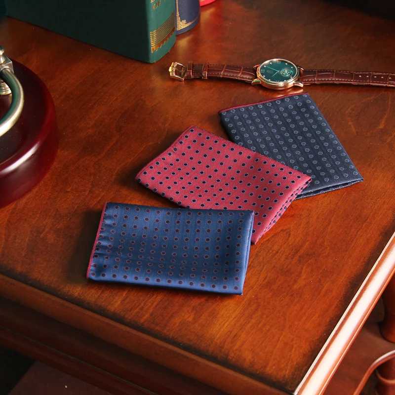 Мужской костюм в синий горошек ретро красный аксессуары мужской носовой платок