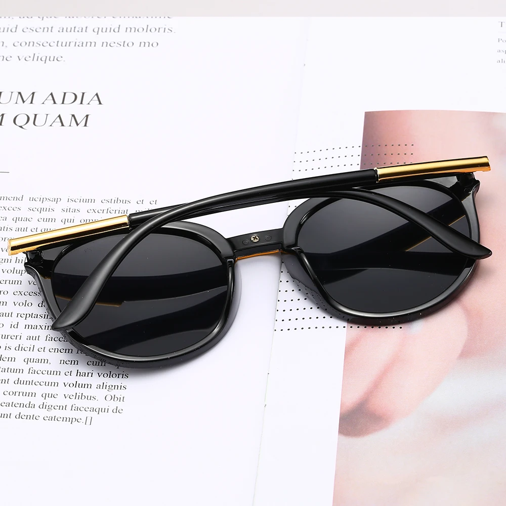 Солнцезащитные очки круглые женские в металлической оправе цвет