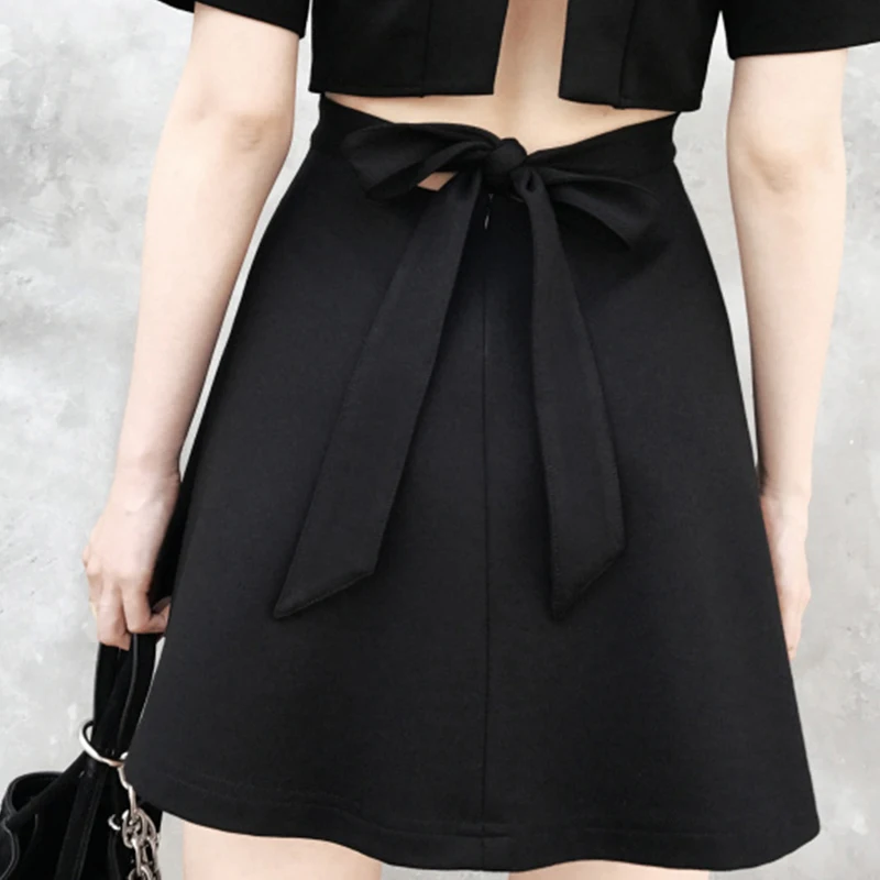 Женское винтажное платье в стиле стимпанк черное с открытой спиной и треугольным