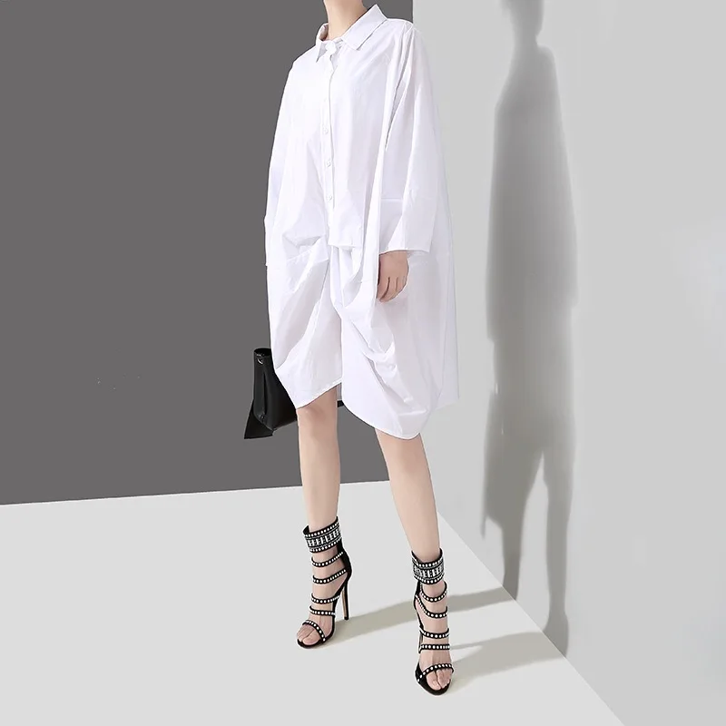 Женское свободное платье-рубашка Cakucool черно-белое длинное в складку с