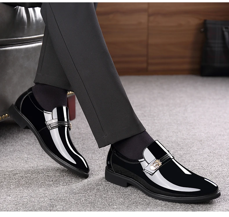 2018 новые мужские качественные туфли из лакированной кожи с острым носком яркая