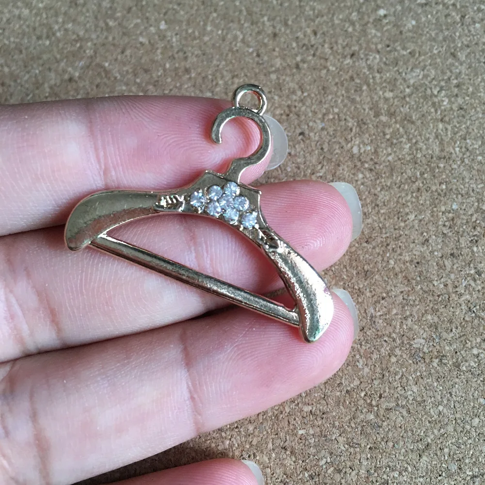 

Mini Order 20PCS 30*37MM Crystal Rhinestone Paved Gold Tone Alloy Cloth Hanger Shape DIY jewelry Pendant Charms Fit for Bracelet