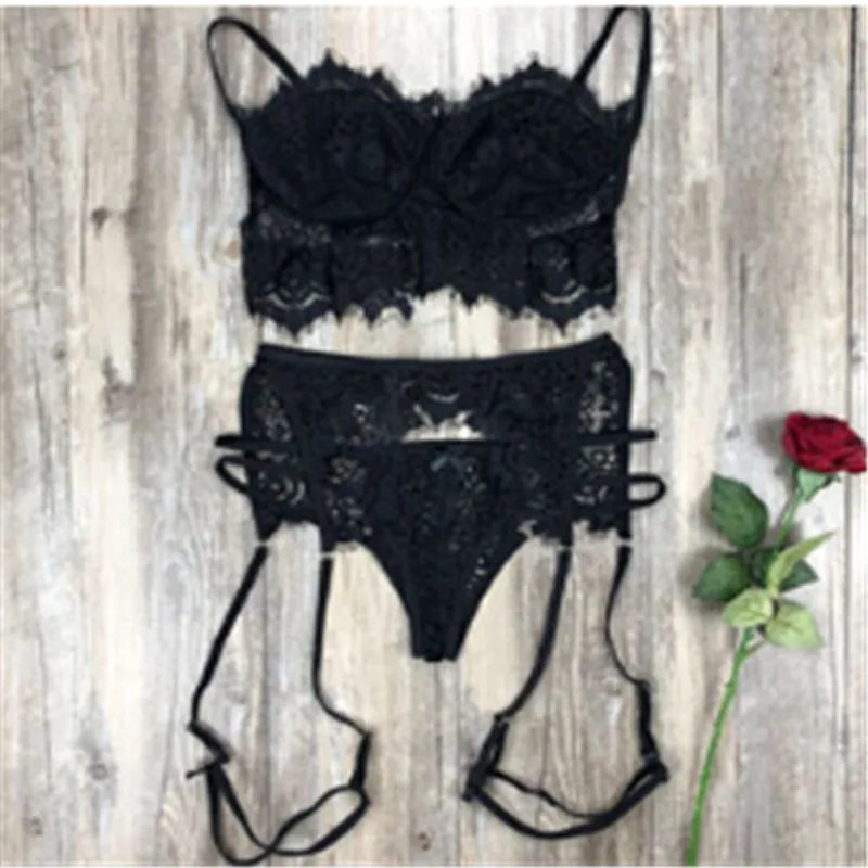 Комплект женского кружевного нижнего белья из бюстгальтера и стрингов|Комплекты