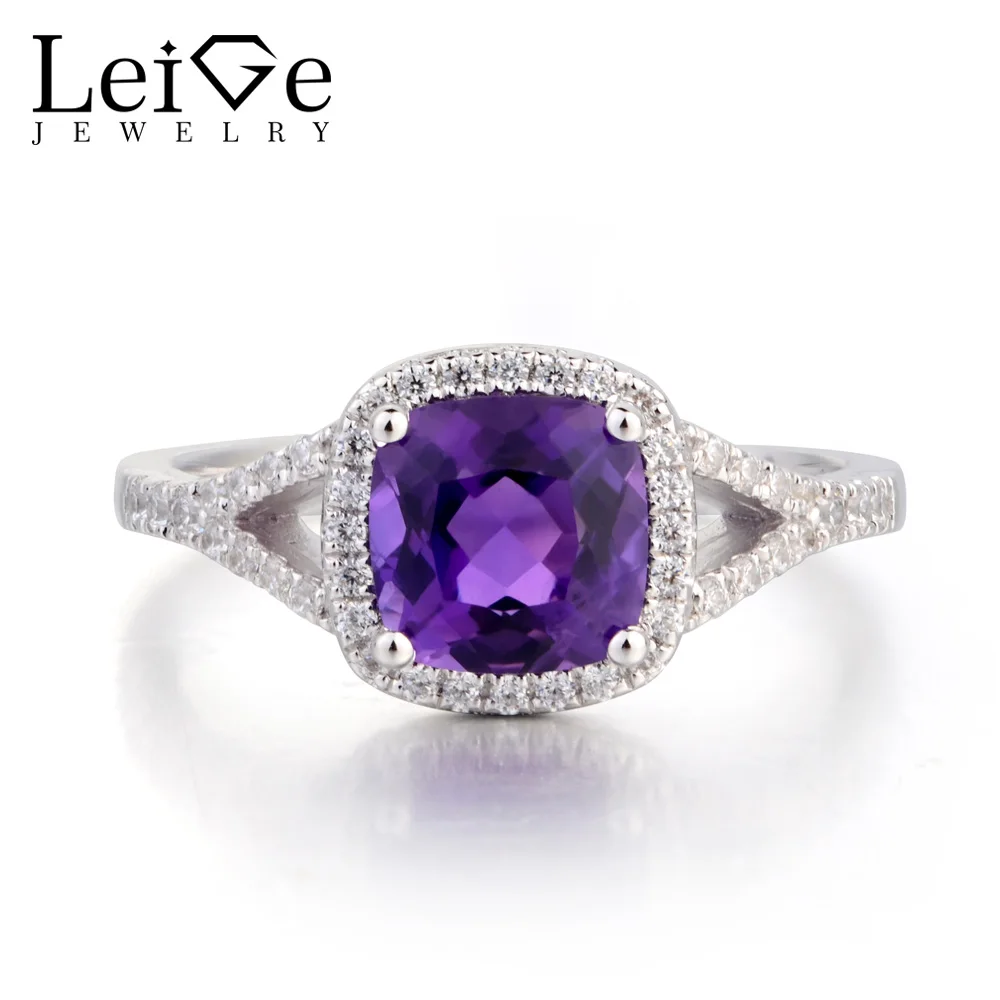 Фото Женское Обручальное кольцо украшенное фиолетовым драгоценным камнем | Украшения