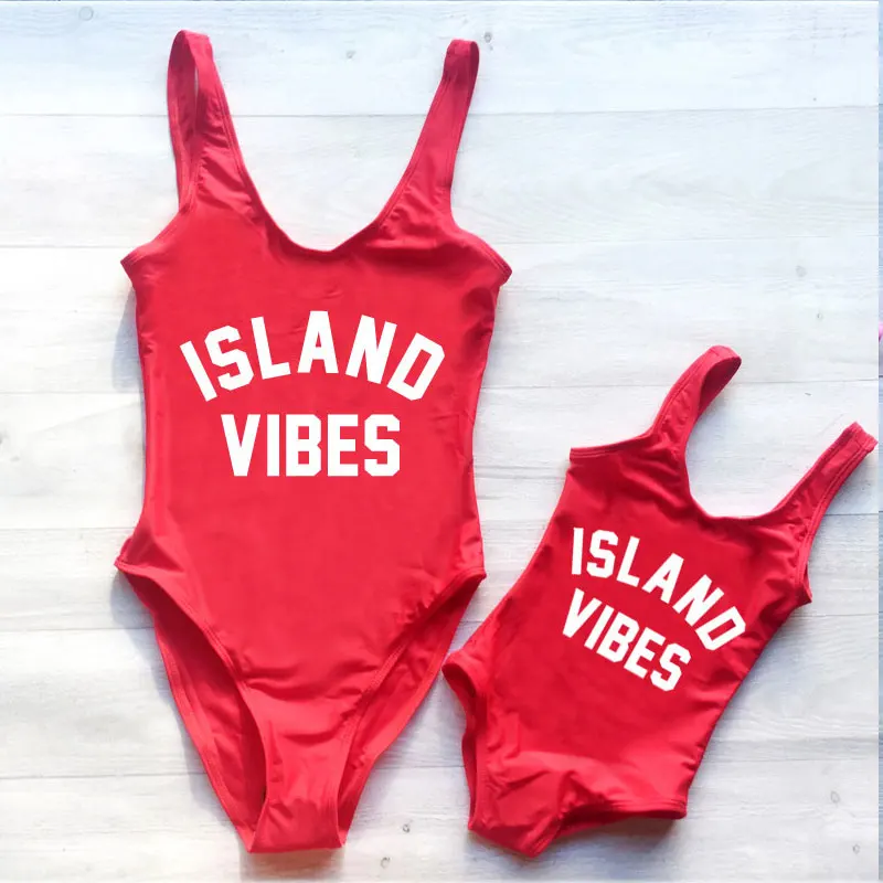 MVUPP для мамы и ребенка купальники малышек одна деталь купальник Island Vibes Письмо печати Монокини сексуальное боди мама и я пляжная одежда