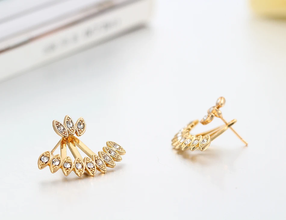 Двусторонние серьги гвоздики золотого цвета с перьями павлина и фианитами|stud