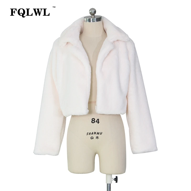 Белый FQLWL Fluffy Faux Fur Coats Women Solid Furry Teddy Turn Down Collar Cropped Jacket Fur Female Overcoat Winter Warm Outerwear - Цвет: Белый