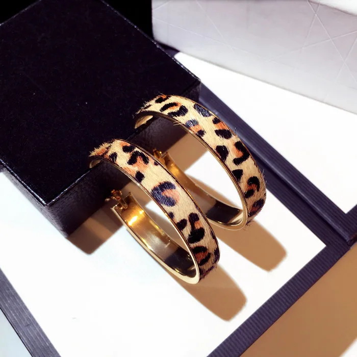 Leopard Новые Модные леопардовые серьги-кольца, гиперболические серьги из конского волоса, большие круглые серьги для женщин, золотые металлические женские ювелирные изделия, клипсы для ушей в стиле панк - Окраска металла: Leopard