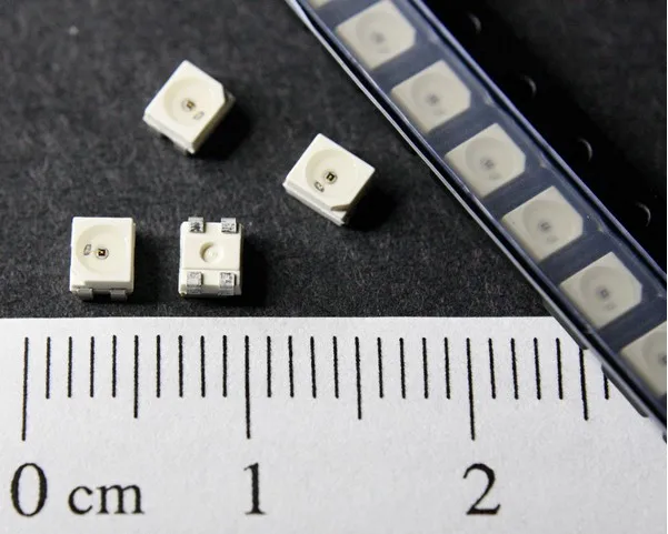 LY E67B немецкий OSRAM 3528 ножки желтый автомобильный поворот светло-желтый общий анод |