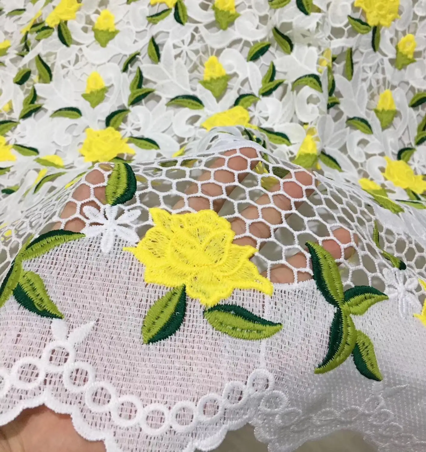 

Новейшая кружевная ткань с принтом, Высококачественная Водорастворимая нигерийская вышитая швейная кружевная ткань из гипюра для женского платья TS8468