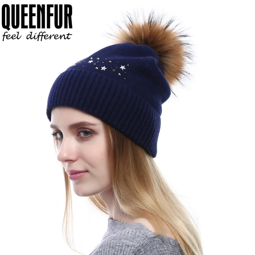 Королева Мех животных вязаный шерстяной Шапки с природой енота помпоном зимняя