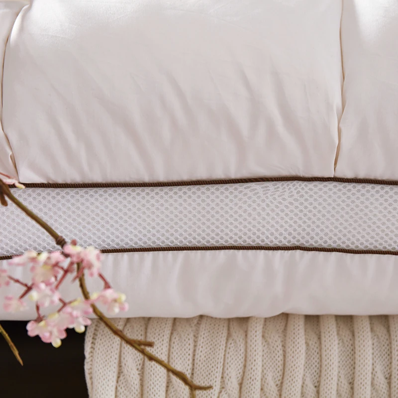 Хлопковая подушка в клетку с наполнителем 100% белый гусиный пух