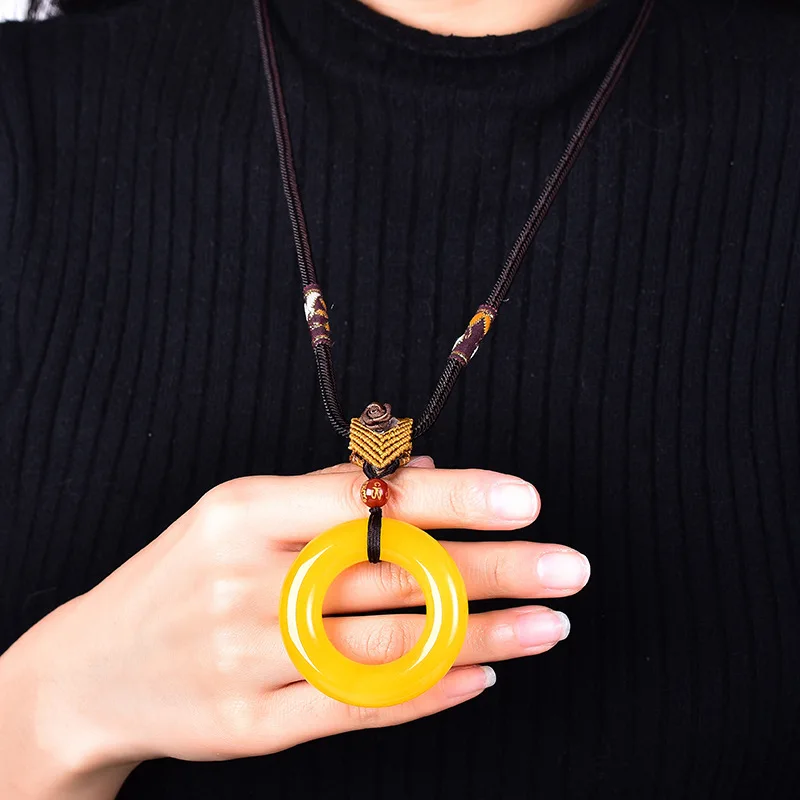 Красивые желтые подвески из натурального халцедона круглые с безопасной пряжкой