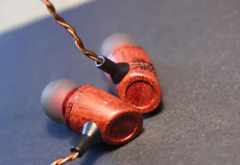 

custom wooden earphone deep bass